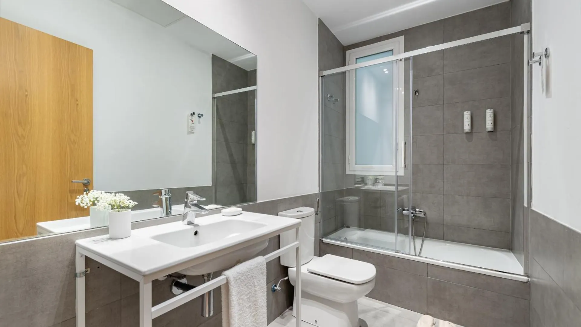 The Corner Apartments By Aspasios Barcelona Spanien